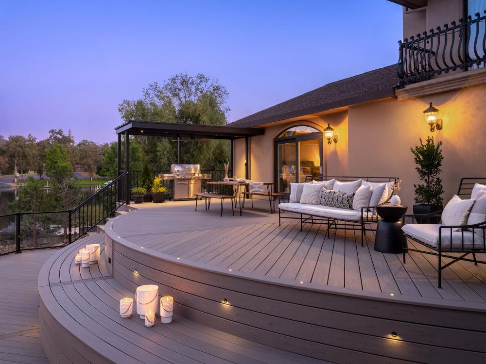 A garden deck in Trex Transcend